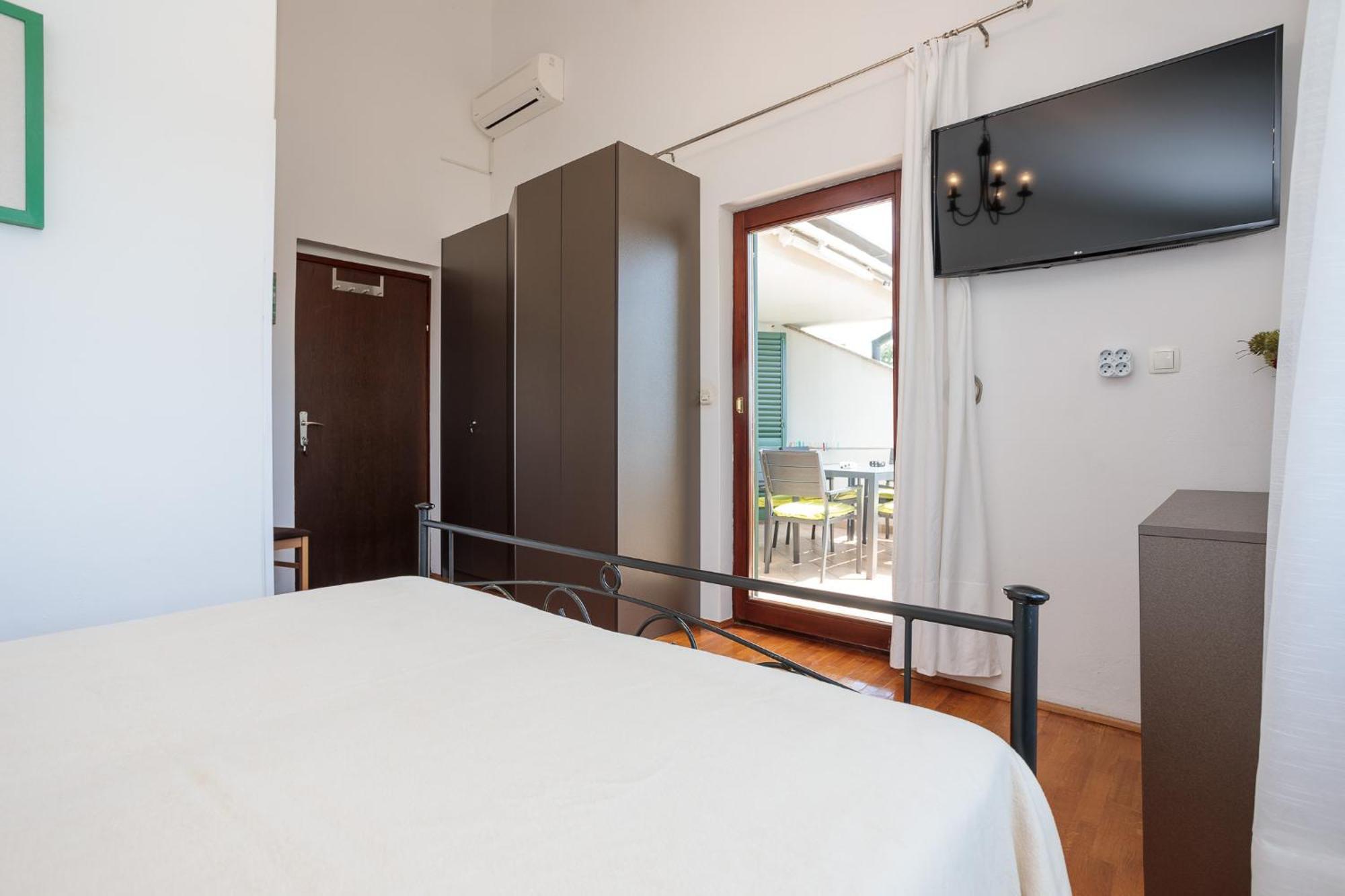 Apartments Delfin Крк Экстерьер фото
