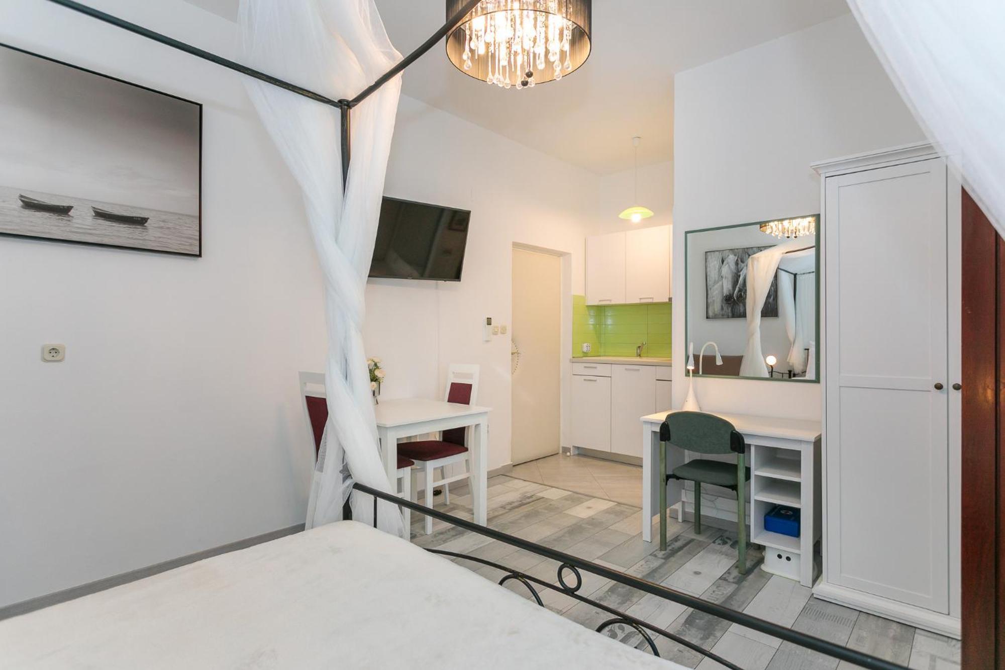 Apartments Delfin Крк Экстерьер фото