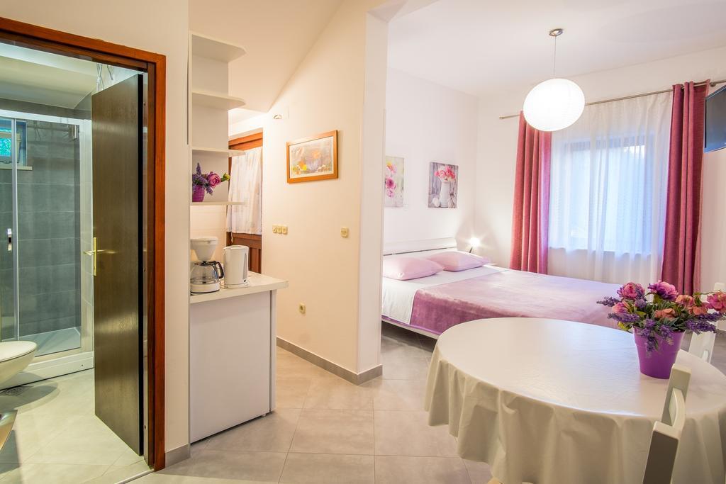 Apartments Delfin Крк Экстерьер фото