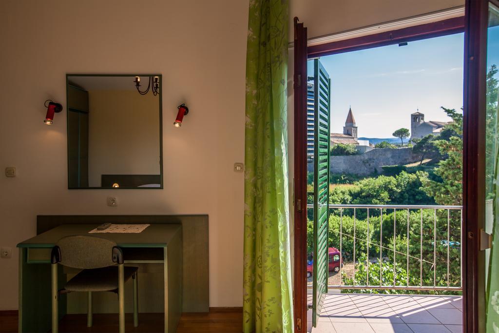 Apartments Delfin Крк Экстерьер фото