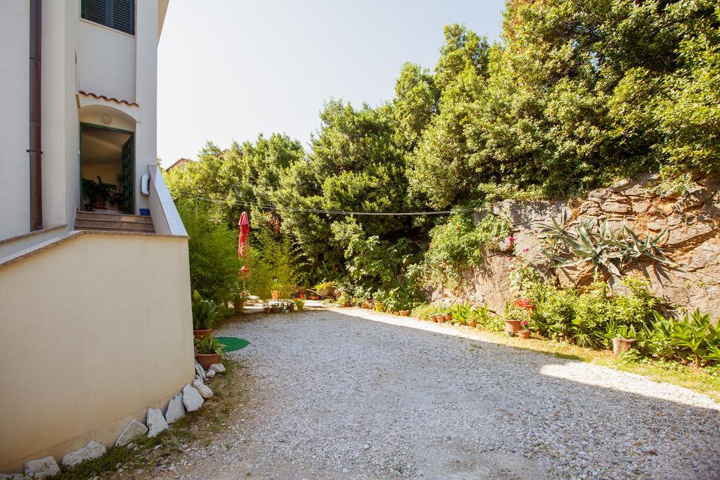 Apartments Delfin Крк Экстерьер фото